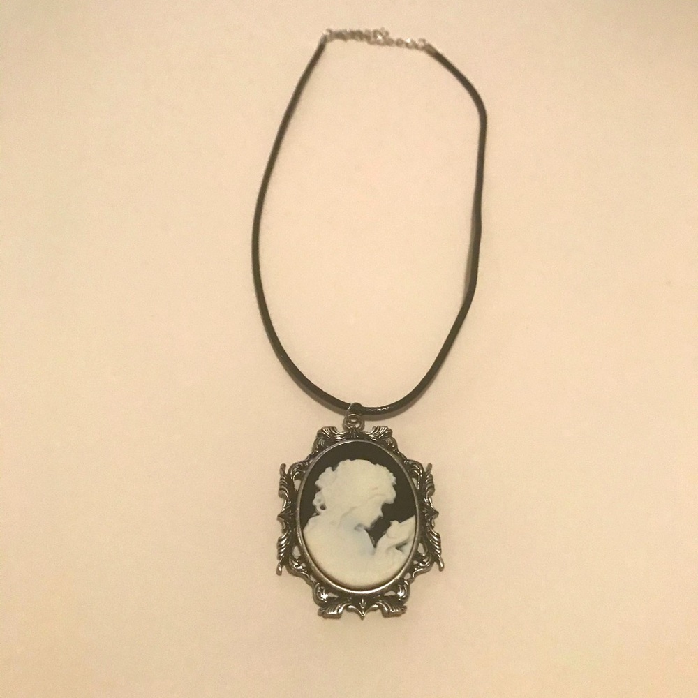 Vintage look necklace
